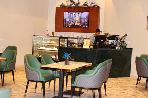 Rozana-hotel-roz-cafe-1